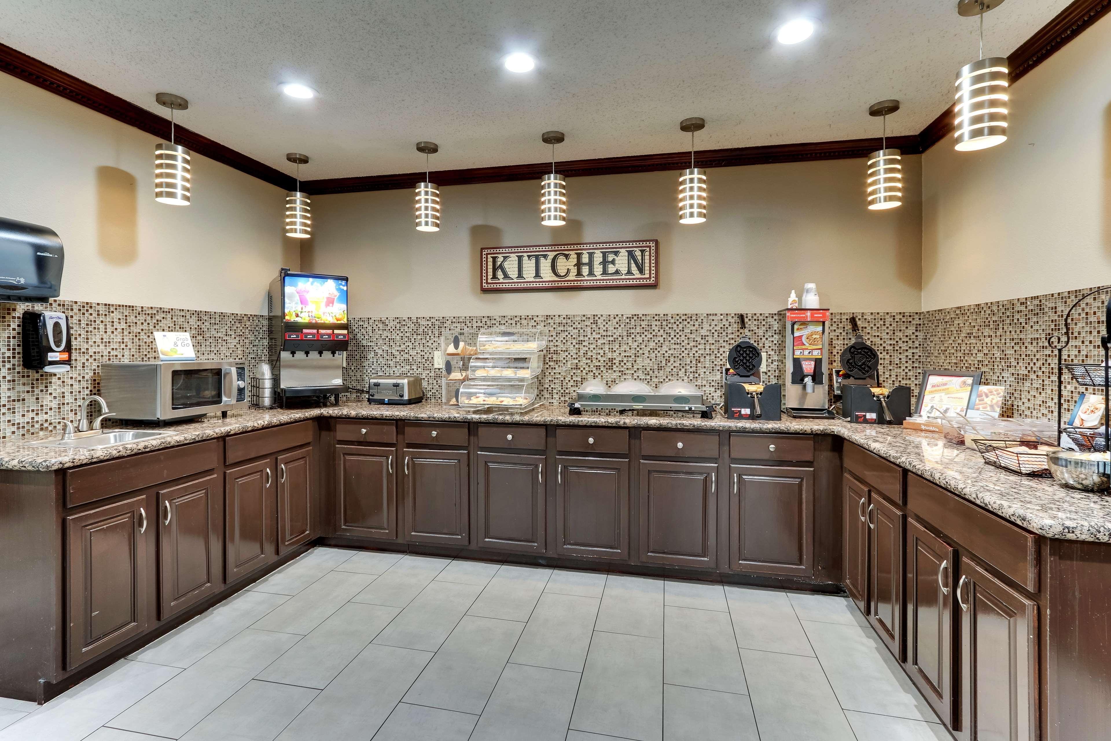 Best Western Plus University Inn & Suites Wichita Falls Εξωτερικό φωτογραφία