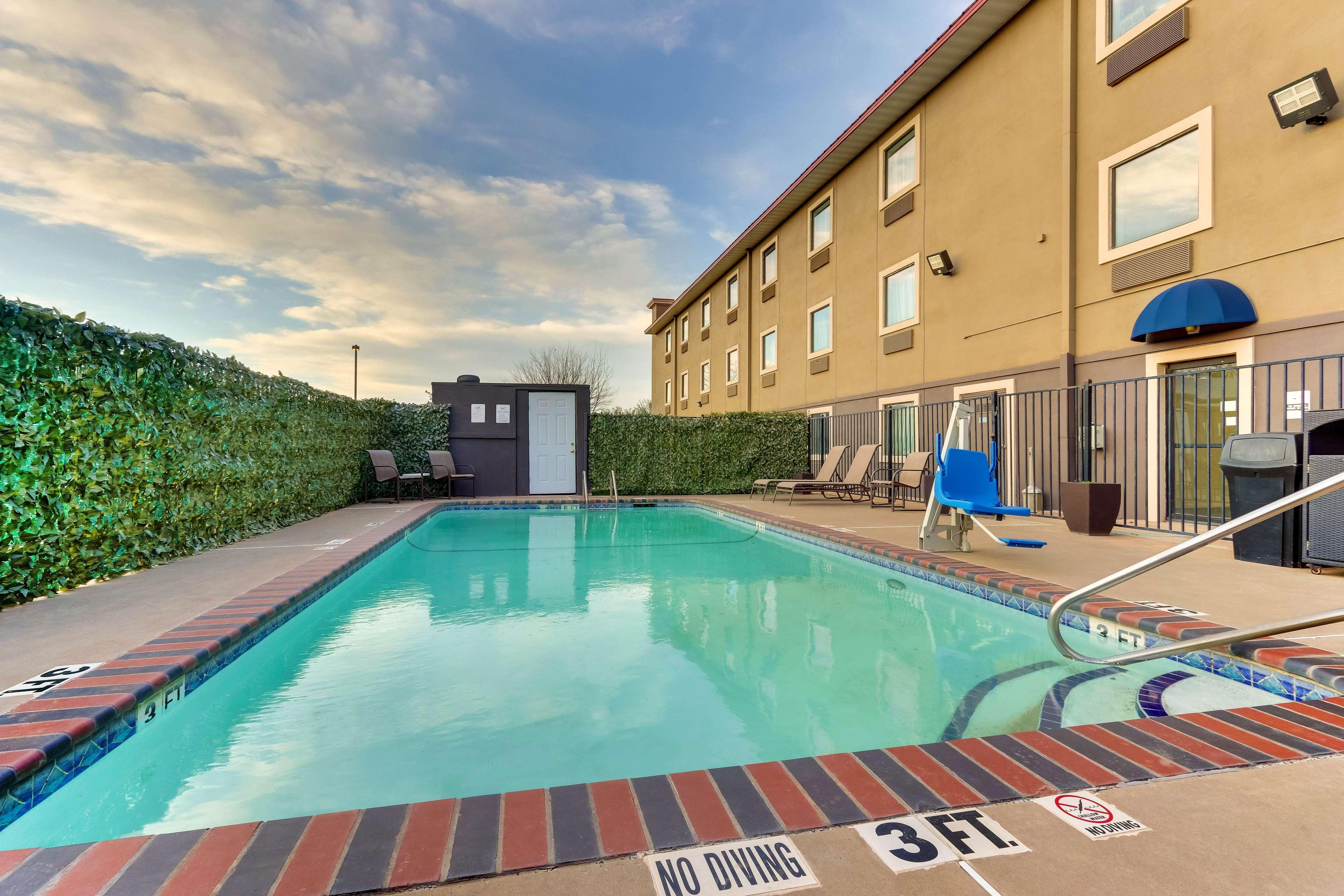 Best Western Plus University Inn & Suites Wichita Falls Εξωτερικό φωτογραφία